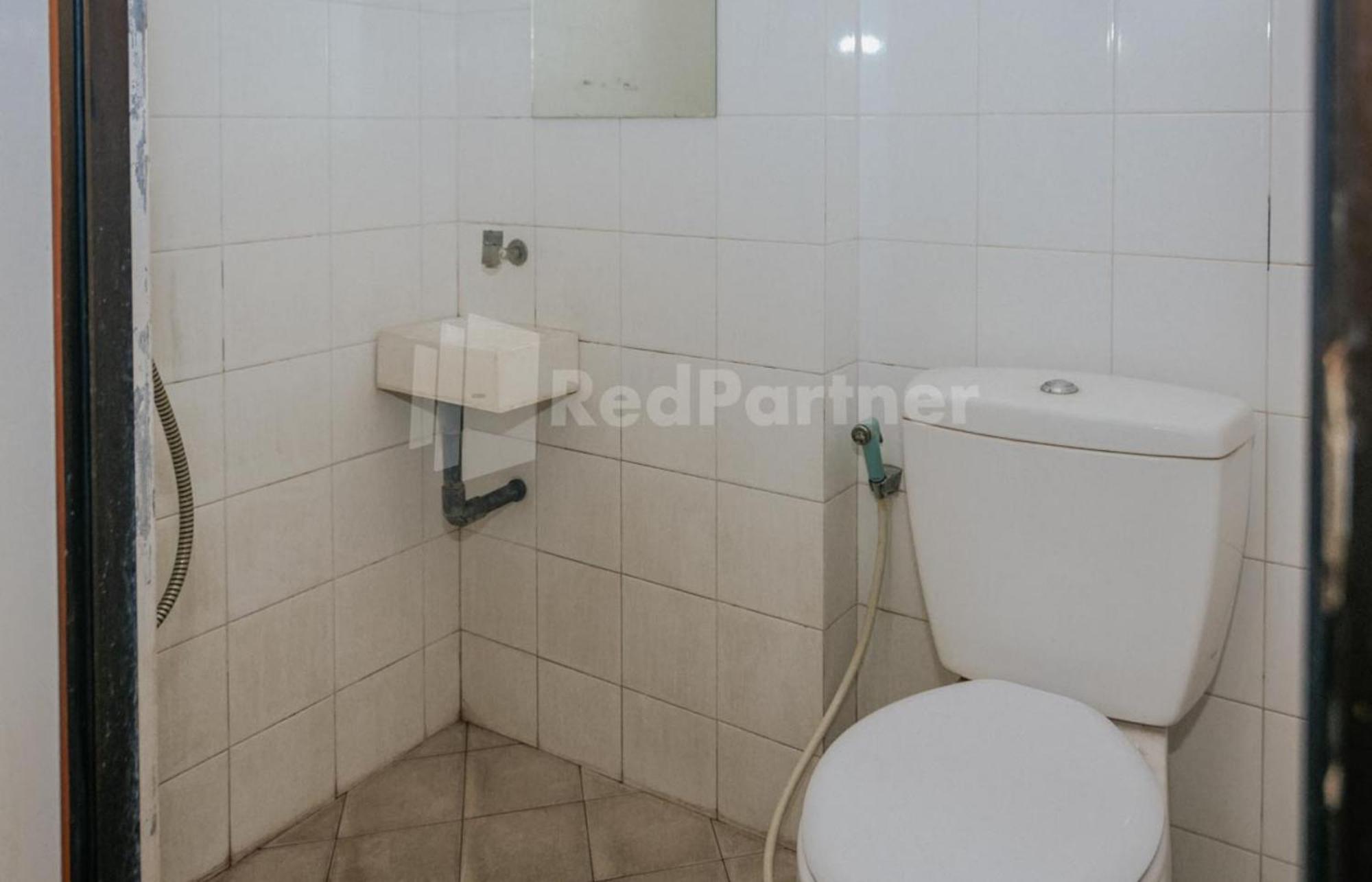 De Lugano Scbd Syariah Mitra Reddoorz Otel Cakarta Dış mekan fotoğraf
